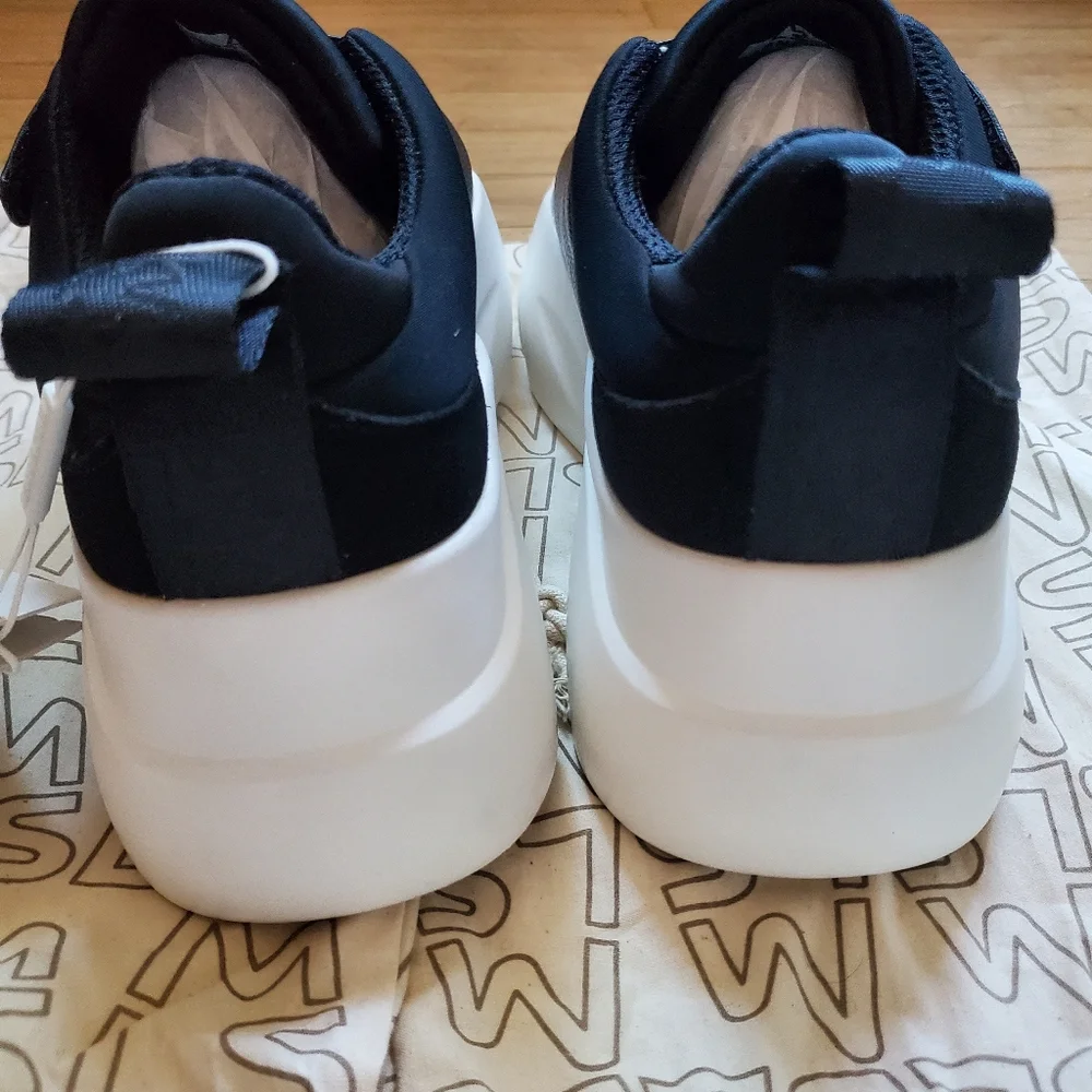 Magnlens Slip On Moon Jumpers Shoes Unisex Mens Size 8 Womens Size 9 90s style